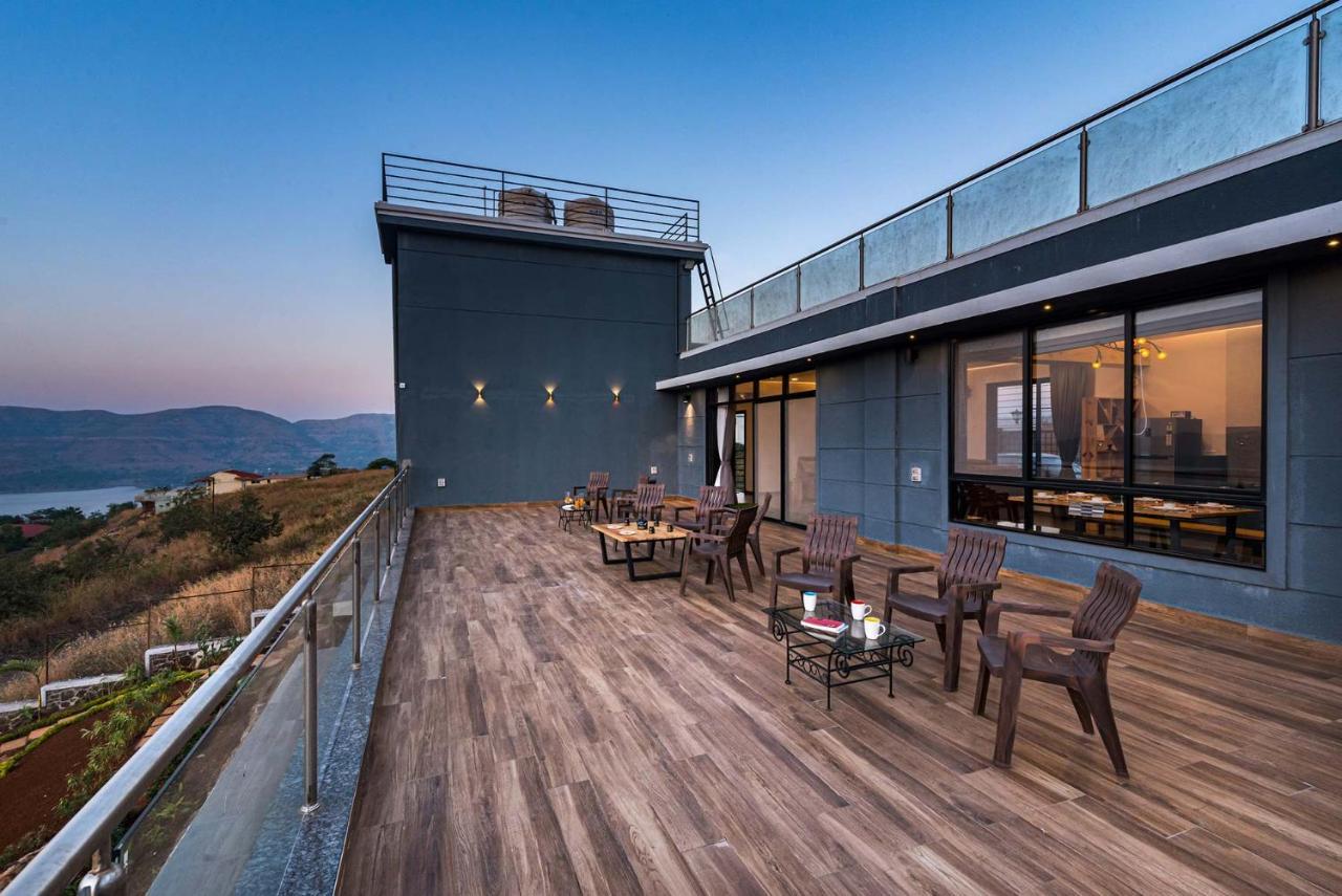Eyes On The Lake By Stayvista - A Hillside Villa With A Captivating View Of The River Pune Bagian luar foto