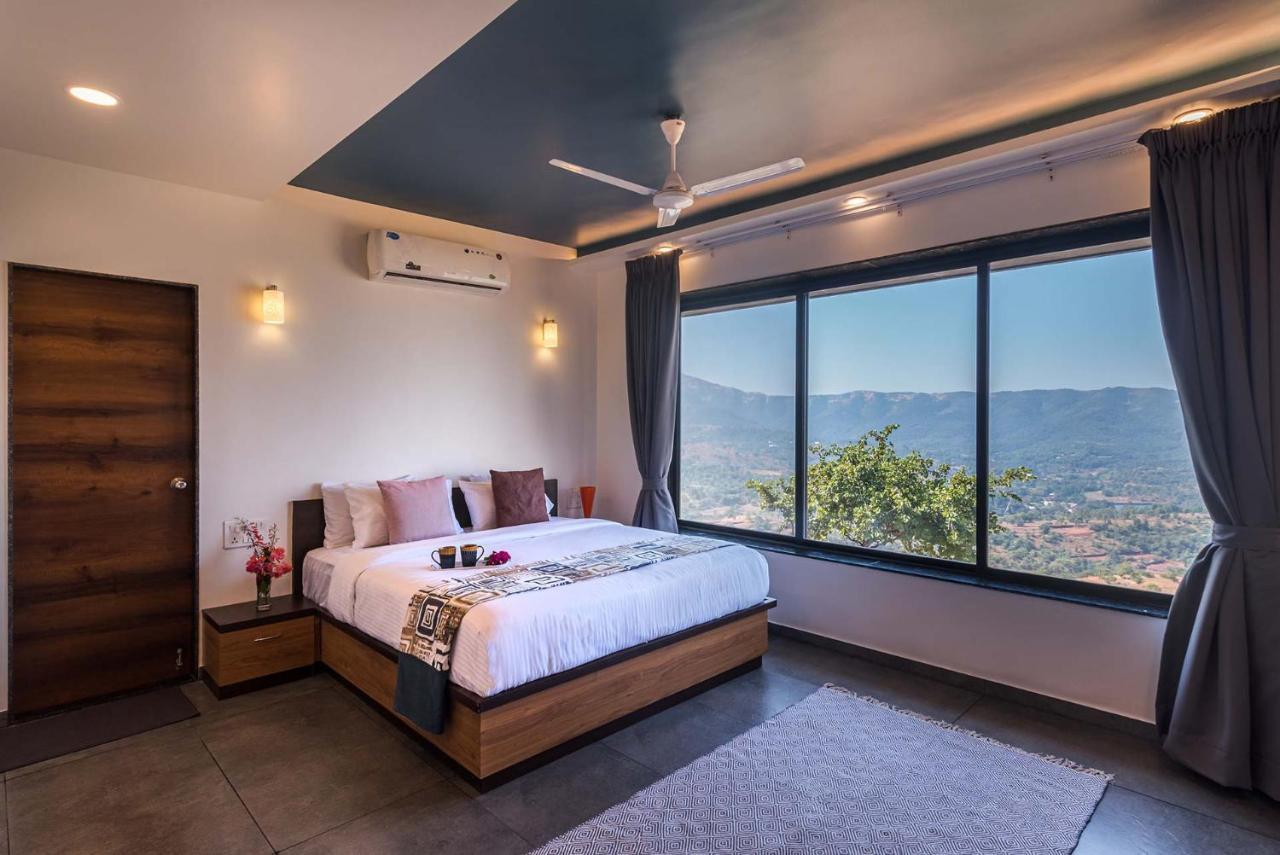 Eyes On The Lake By Stayvista - A Hillside Villa With A Captivating View Of The River Pune Bagian luar foto