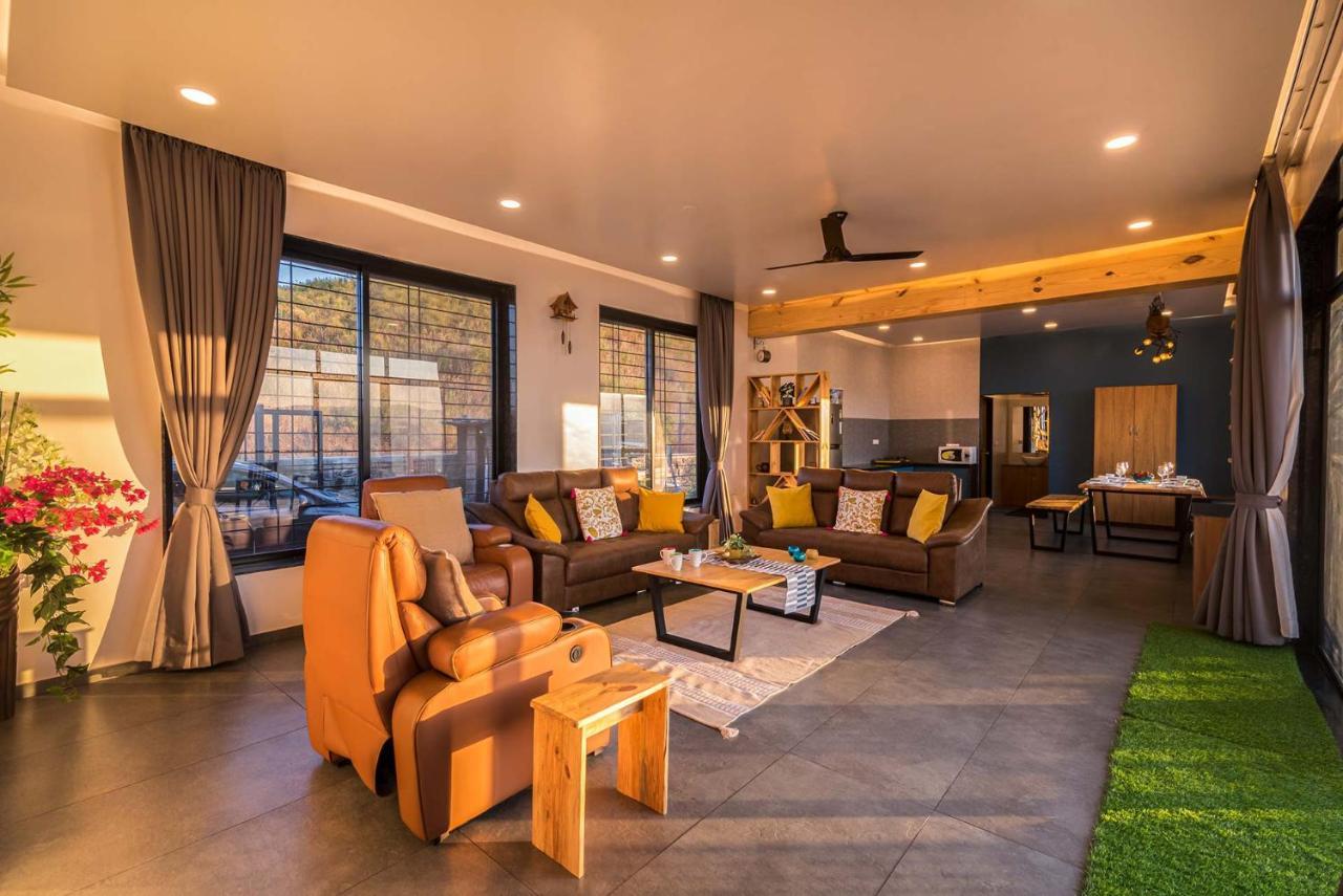 Eyes On The Lake By Stayvista - A Hillside Villa With A Captivating View Of The River Pune Bagian luar foto