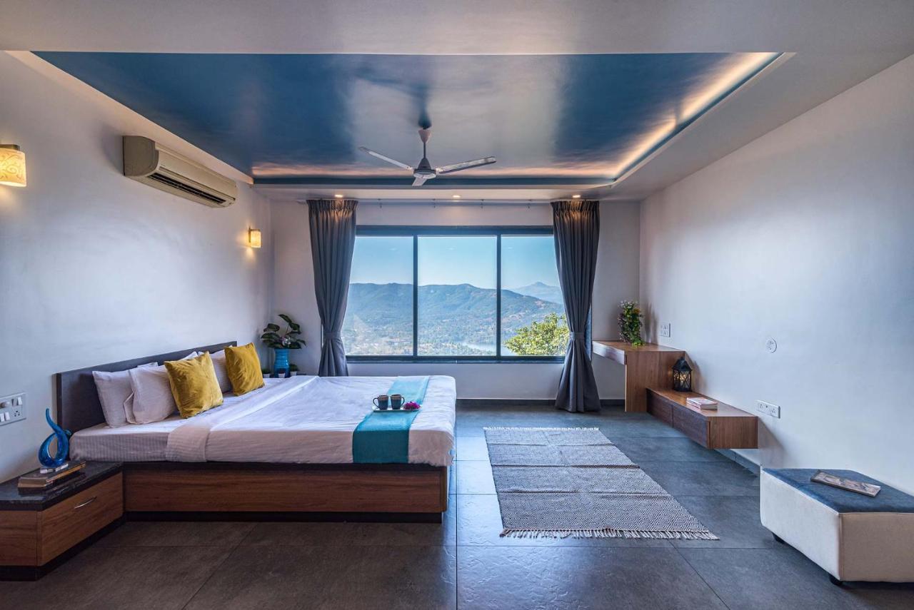 Eyes On The Lake By Stayvista - A Hillside Villa With A Captivating View Of The River Pune Bagian luar foto