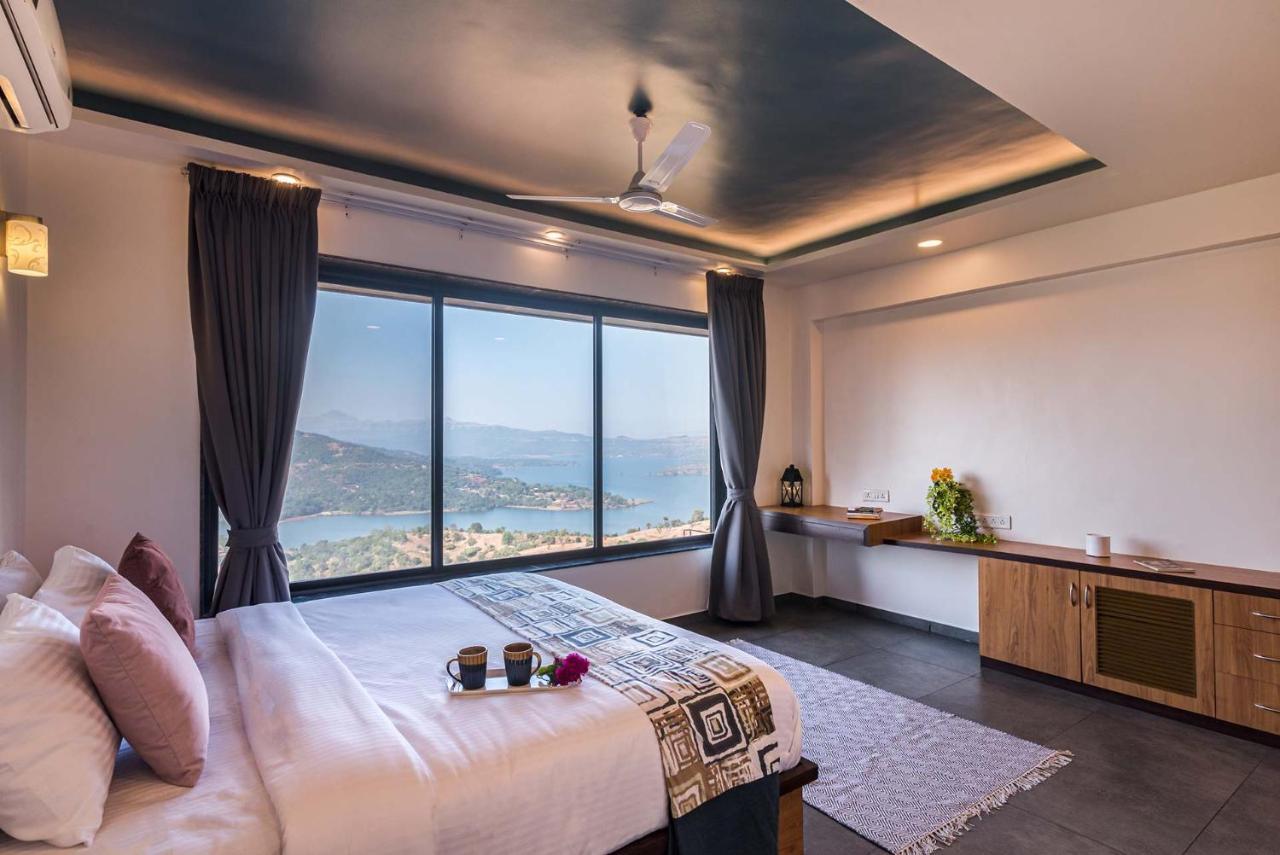 Eyes On The Lake By Stayvista - A Hillside Villa With A Captivating View Of The River Pune Bagian luar foto