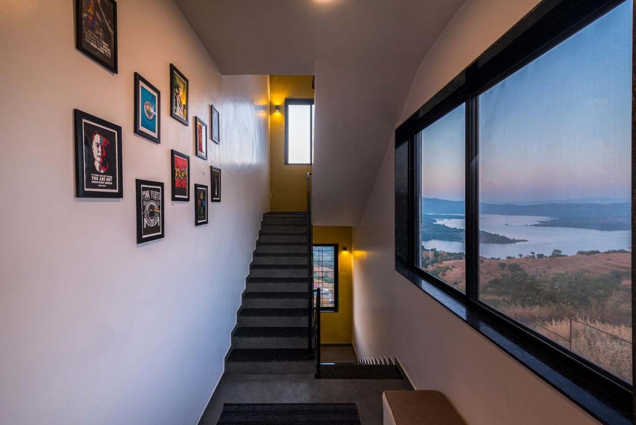 Eyes On The Lake By Stayvista - A Hillside Villa With A Captivating View Of The River Pune Bagian luar foto